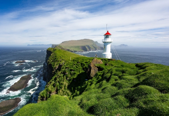 <p>Choose between the ferry crossing only or a package including 4 or 7 nights at Hotel Brandan – from only € 258 per person</p>
.